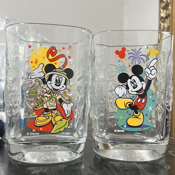 2 DisneyWorld Collectible Glasses 2000 Mickey Mouse Animal Kingdom Magic Kingdom - Picture 1 of 13